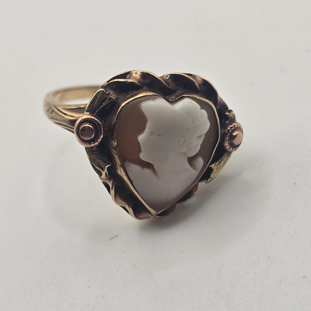 10k Gold Cameo Heart Ring - Picture 3 of 8